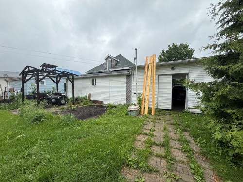 Cour - 3 Rue Langlois, Notre-Dame-Du-Nord, QC - Outdoor