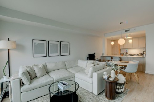 Salon - 1008-10 Av. Donegani, Pointe-Claire, QC 