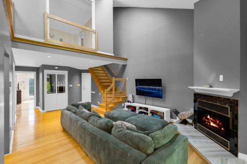 Salon - 407-7 Rue St-Léandre, Saint-Jérôme, QC 