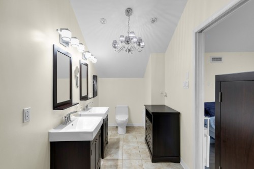Salle de bains attenante à la CCP - 407-7 Rue St-Léandre, Saint-Jérôme, QC 