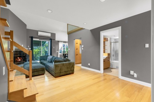 Salon - 407-7 Rue St-Léandre, Saint-Jérôme, QC 