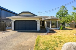 75 Washington Dr Campbell River, BC V9W 5M3