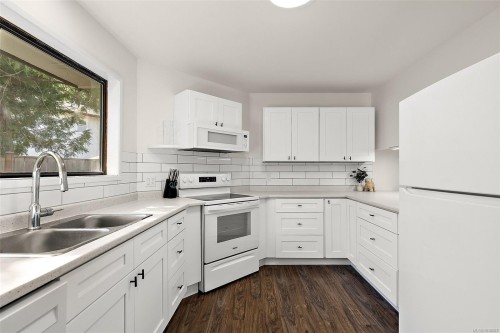 1871 Fairburn Dr, Saanich, BC 