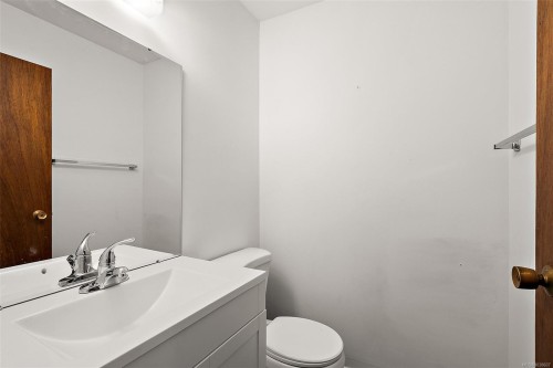 1871 Fairburn Dr, Saanich, BC 