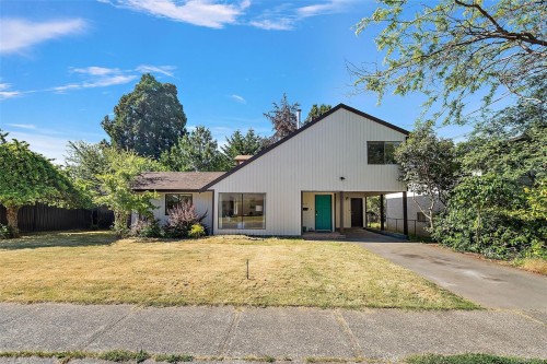 1871 Fairburn Dr, Saanich, BC 