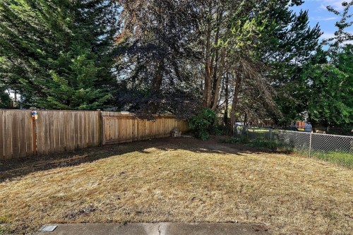 1871 Fairburn Dr, Saanich, BC 