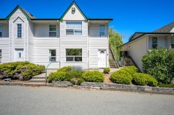 #4-1535 Dingwall Rd Courtenay, BC V9N 3S8