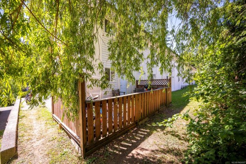 #4-1535 Dingwall Rd, Courtenay, BC 
