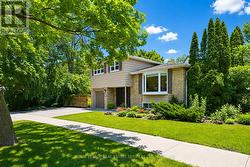 476 MAPLE AVENUE Oakville, ON L6J 2J4