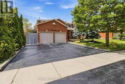 2014 GOLDEN BRIAR TRAIL Oakville, ON L6H 4N9