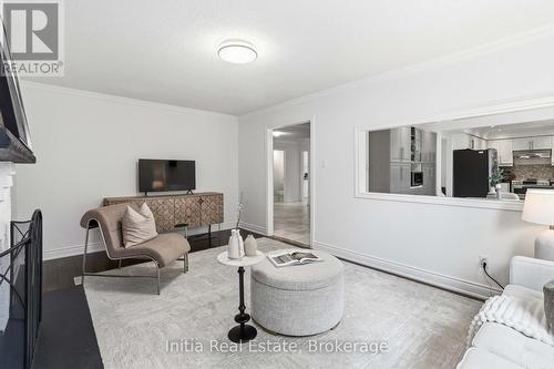 Family Room - 2014 Golden Briar Trail, Oakville, ON 