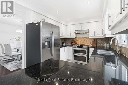 Eat-in Kitchen - 2014 Golden Briar Trail, Oakville, ON 