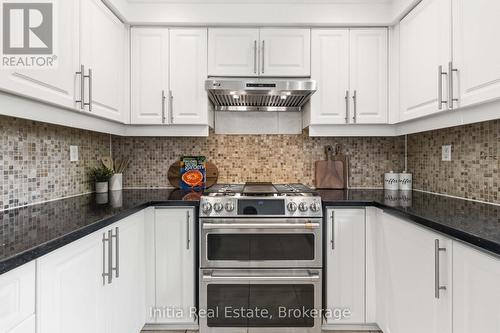 Gas Range & Hood - 2014 Golden Briar Trail, Oakville, ON 