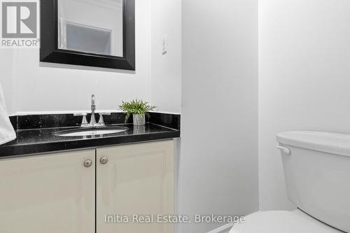 Powder Room - 2014 Golden Briar Trail, Oakville, ON 