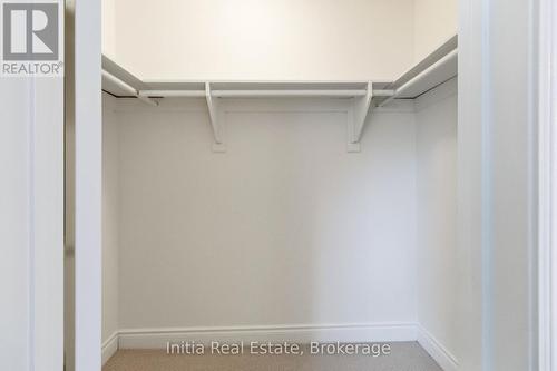 Walk-In Closet - 2014 Golden Briar Trail, Oakville, ON 