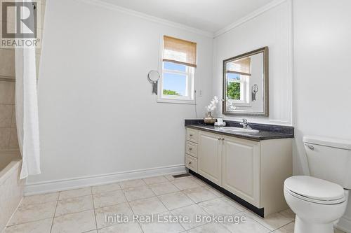 Ensuite Bathroom - 2014 Golden Briar Trail, Oakville, ON 