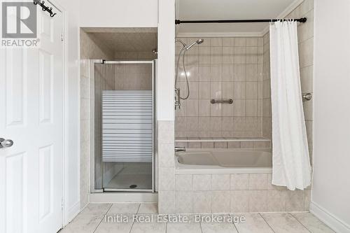 Ensuite Bathroom - 2014 Golden Briar Trail, Oakville, ON 