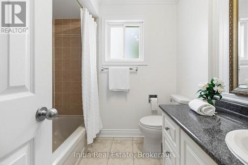 Upstairs Bathroom - 2014 Golden Briar Trail, Oakville, ON 