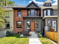 9 CHERRY NOOK GARDENS Toronto, ON M4L 1J5