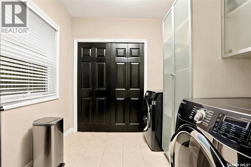 306 Saskatchewan Crescent E, Saskatoon, SK 