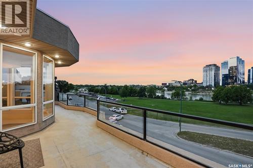 306 Saskatchewan Crescent E, Saskatoon, SK 
