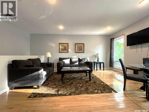 819 5Th Avenue N, Saskatoon, SK 