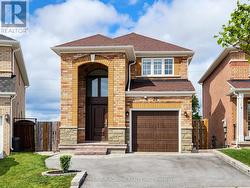 32 BEAVERBROOK CRESCENT Vaughan, ON L6A 3T3