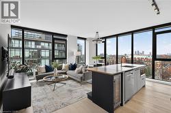 41 DOVERCOURT Road Unit# PH1001 Toronto, ON M6J 0G6
