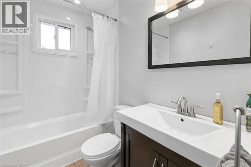 Upper level Bathroom - 96 Pathfinder Crescent, Kitchener, ON 