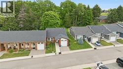 32 CARDINAL MINDSZENTY Boulevard  Hamilton, ON L9B 2M3