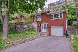 1430 EDGECLIFFE AVENUE  Ottawa, ON K1Z 8G1