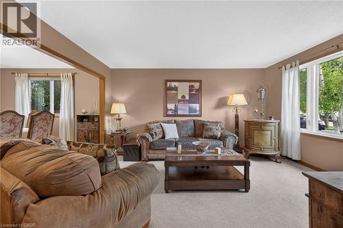 84 Jamieson Drive, Caledonia, ON - Indoor Photo Showing Living Room