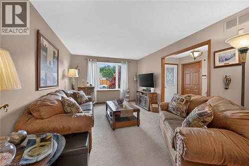 84 Jamieson Drive, Caledonia, ON - Indoor Photo Showing Living Room