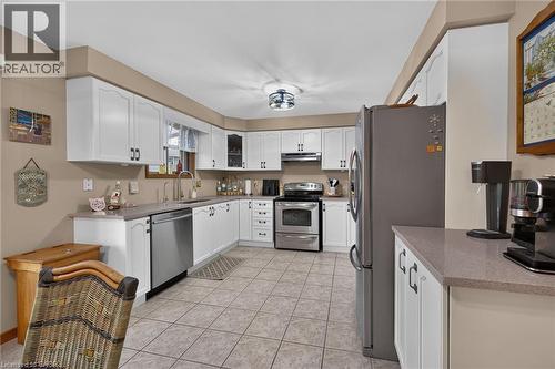84 Jamieson Drive, Caledonia, ON - Indoor Photo Showing Kitchen