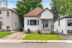 277 NORMANHURST AVENUE  Hamilton, ON L8H 5N3