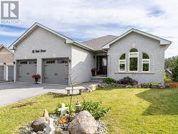 18 TODD DRIVE Barrie, ON L4N 9K6