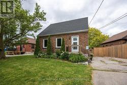 4 JANE STREET Clarington (Bowmanville), ON L1C 1G1