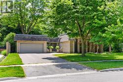 166 CASTLE CRESCENT Oakville, ON L6J 5H3