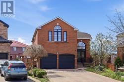 784 AVONSHIRE COURT  Mississauga, ON L5V 2P2
