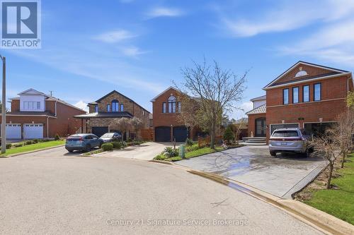 784 Avonshire Court, Mississauga, ON 