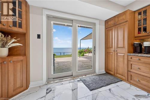 Interior entry - 15 Cheval Drive, Grimsby, ON - Indoor Photo Showing Other Room
