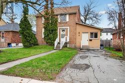 11 CARRUTHERS AVENUE Kingston (Central City East), ON K7L 1L9