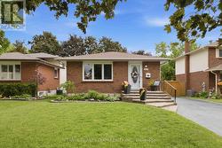 215 SENECA AVENUE  Oshawa, ON L1G 3V5