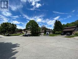 Circle - Very little traffic and on the paths! - 