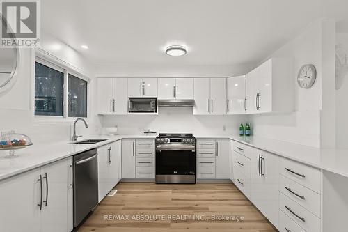 1444 Normandy Crescent, Ottawa, ON - Indoor Photo Showing Kitchen With Upgraded Kitchen