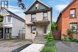 21 EAST BEND Avenue N  Hamilton, ON L8L 7E1