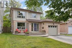 21 ARRAN COURT  Clarington, ON L1E 2E5