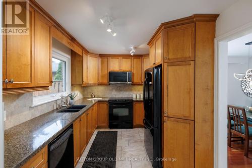 853 Kowal Drive, Mississauga, ON 