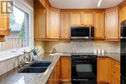 853 Kowal Drive, Mississauga, ON 