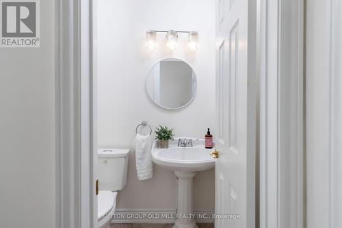 853 Kowal Drive, Mississauga, ON 